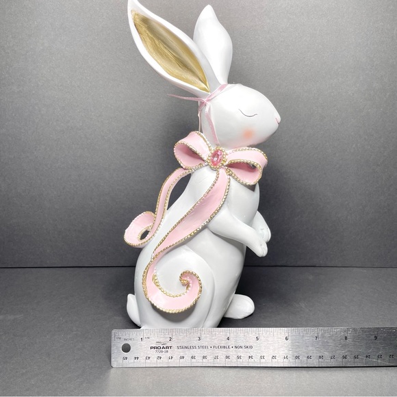 Viral Cupcakes and Cashmere Bunny with Pink Bow - Picture 5 of 7